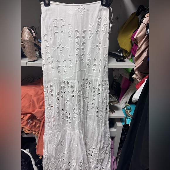 White set - Picture 2 of 2